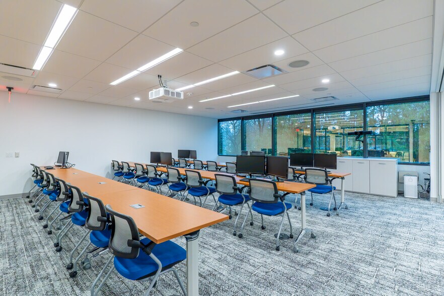 More Photos Of 426 W Lancaster Ave, Devon Office For Lease