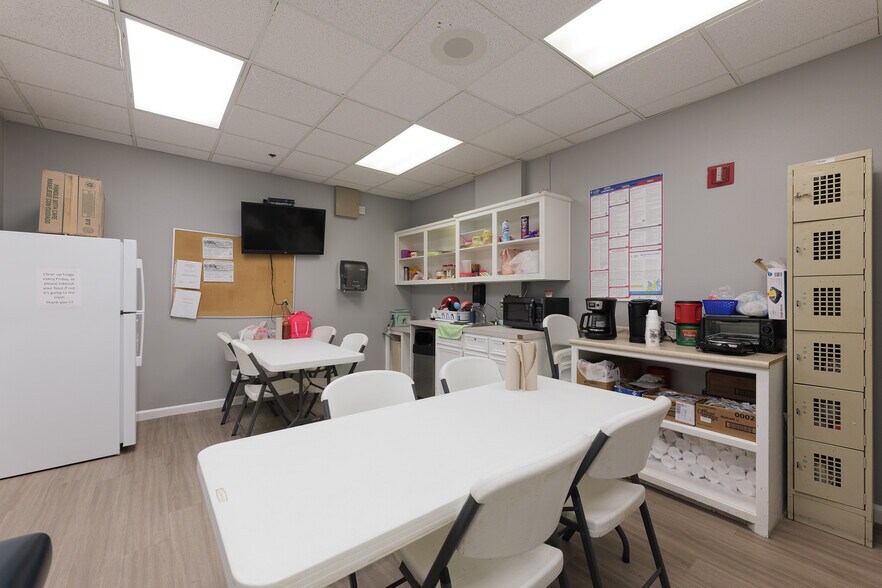 More Photos Of 305 Expressway 83, Mission Medical For Lease