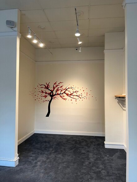 More Photos Of 1309 Main St, Saint Helena Hotel For Lease