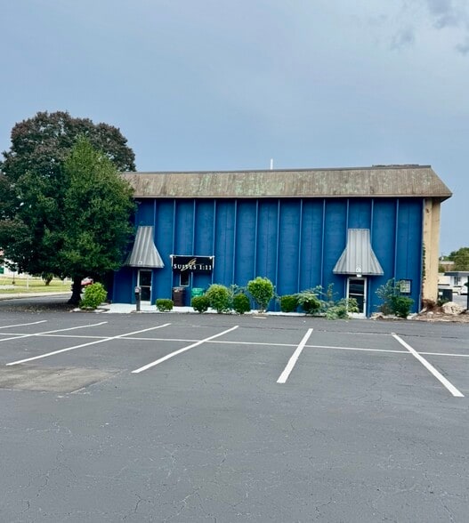 More Photos Of 133 E Parris Ave, High Point Freestanding For Lease