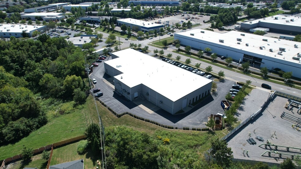 More Photos Of 2380 Fortune Dr, Lexington Light Manufacturing For Lease