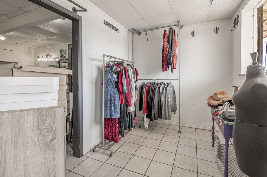 More Photos Of 131 Commerce st, Lovelady General Retail For Sale