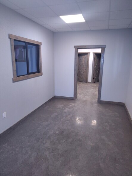 More Photos Of 155 US 285 N hwy, Pecos Warehouse For Sale