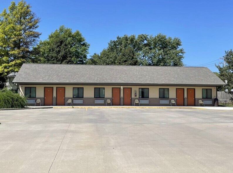 Primary Photo Of 2621 Harlan St, Falls City Hotel For Sale