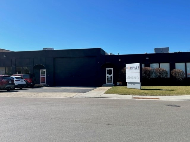 Primary Photo Of 5740-5750 N Tripp Ave, Chicago Warehouse For Lease