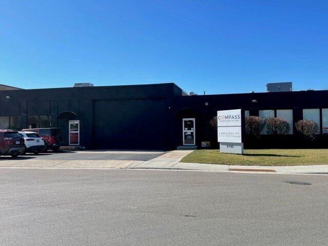 More Photos Of 5740-5750 N Tripp Ave, Chicago Warehouse For Lease
