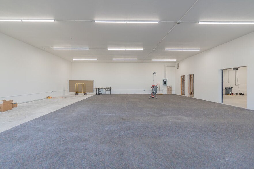 More Photos Of 3225 S Cushman St, Fairbanks Storefront For Sale