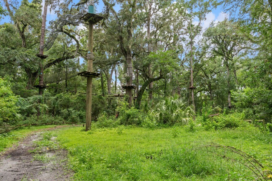 More Photos Of 6440 Cedar Ln, Brooksville Sports And Entertainment For Sale