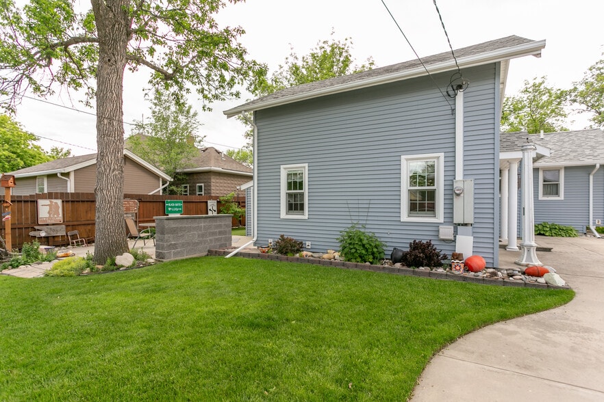 More Photos Of 313 1st Ave, Laurel Office For Sale