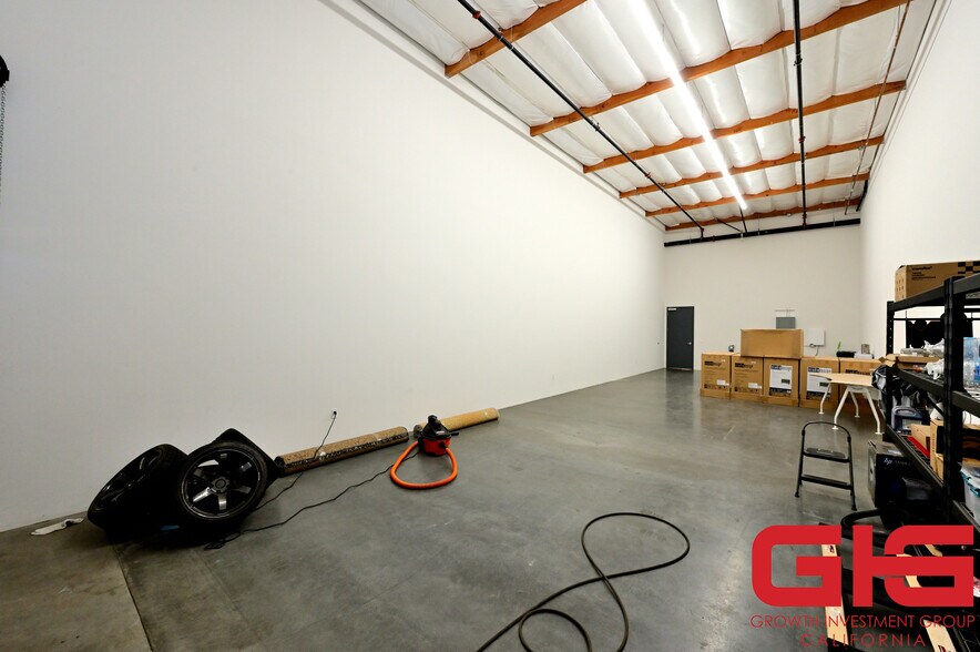 More Photos Of 238-256 W Chestnut Ave, Monrovia Warehouse For Sale
