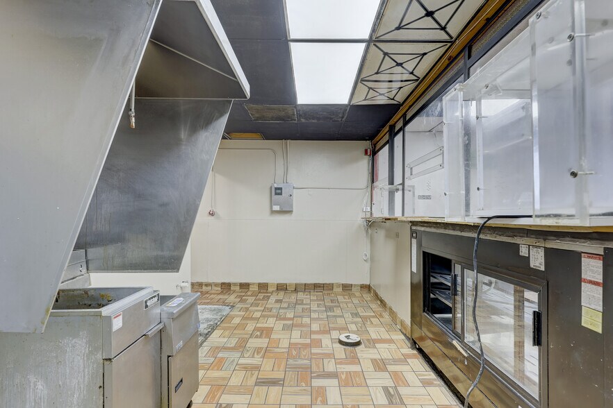 More Photos Of 21559 Grand River Ave, Detroit Storefront For Lease