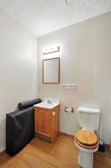 More Photos Of 103 Quinter Farm Rd, Englewood Freestanding For Sale
