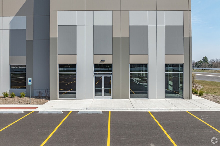 More Photos Of 100 W Compass Blvd, Joliet Distribution For Lease