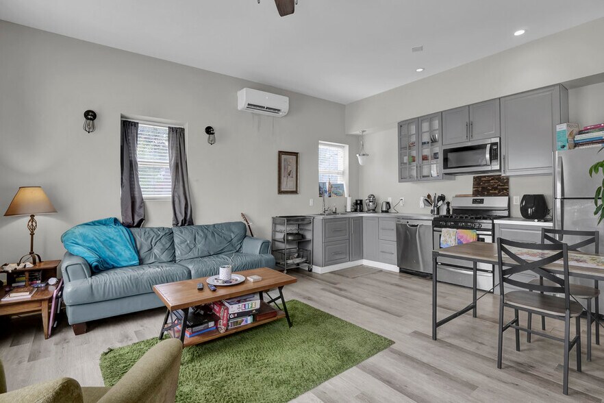 More Photos Of 2020 Princess Place Dr, Wilmington Freestanding For Sale