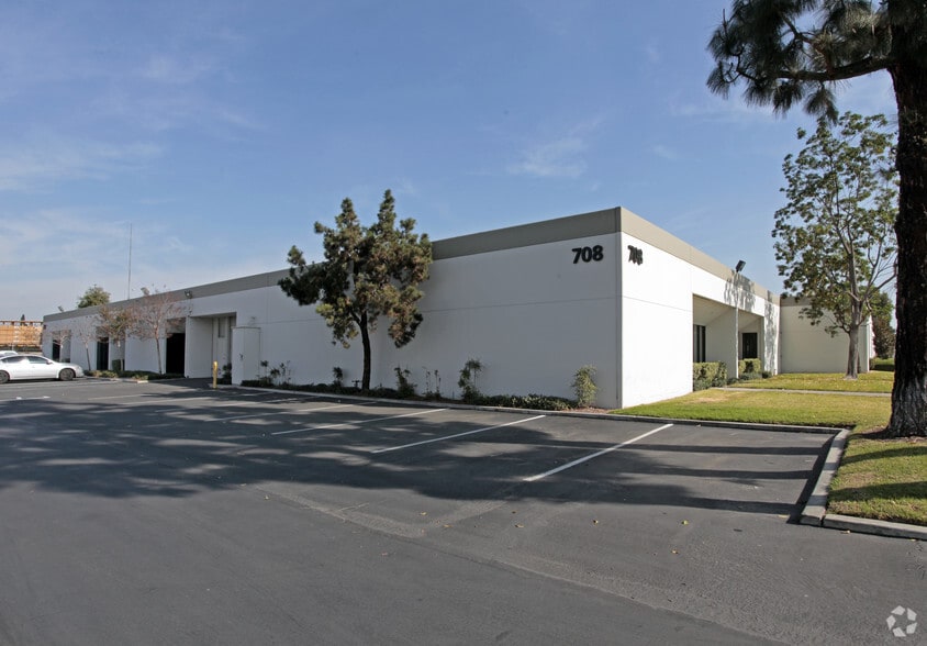 More Photos Of 2101 W Crescent Ave, Anaheim Unknown For Lease