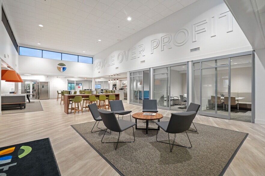 More Photos Of 201 Outerbelt St, Columbus Office For Sale