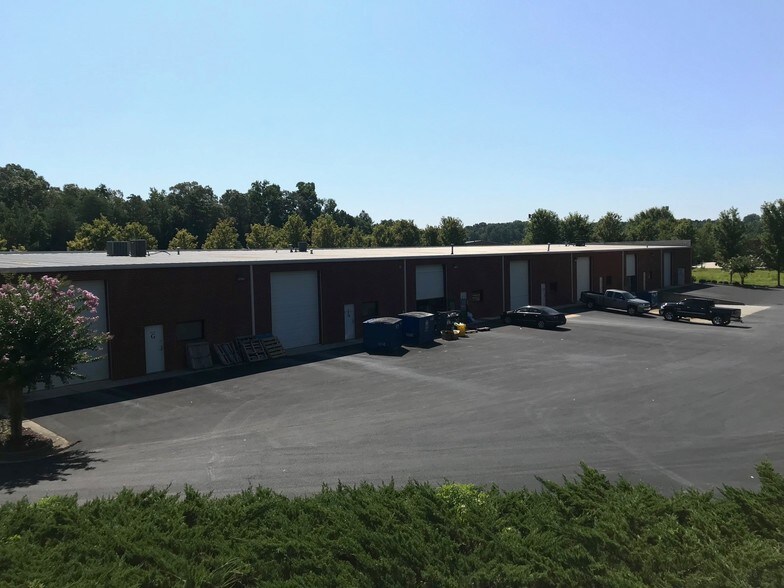 More Photos Of 5152 Bellewood Ct, Buford Warehouse For Lease