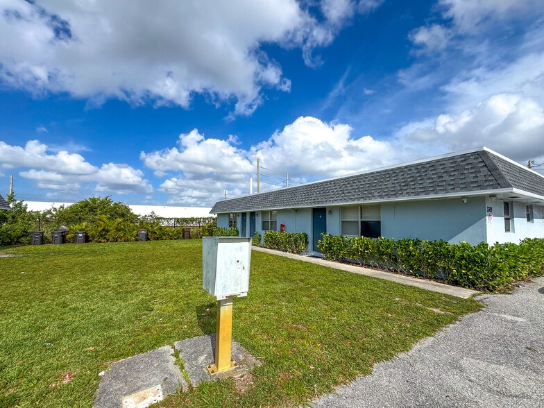 More Photos Of 3307 Windsor Ave, West Palm Beach Apartments For Sale