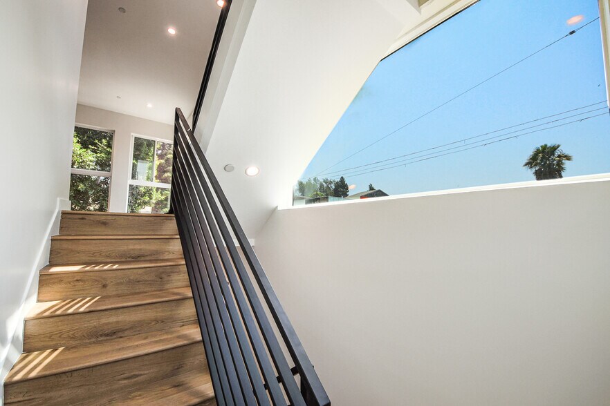 More Photos Of 2129 Aaron St, Los Angeles Apartments For Sale