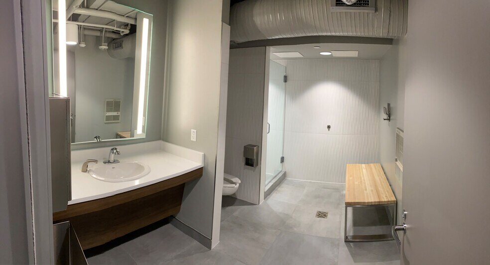 More Photos Of 811 Barton Springs Rd, Austin Office For Lease