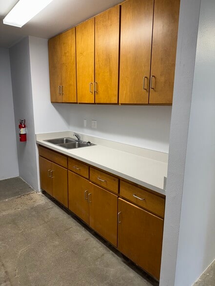 More Photos Of 6020 Nicolle St, Ventura Manufacturing For Lease