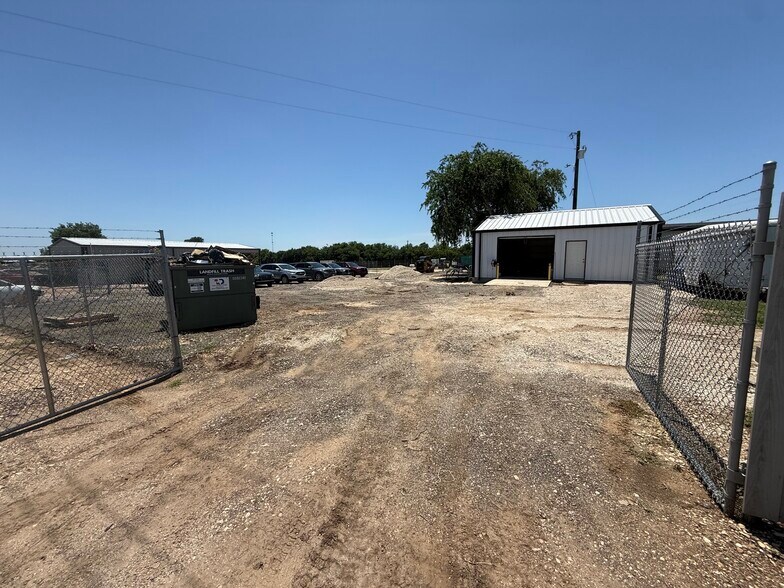More Photos Of 580 County Road 196, Georgetown Unknown For Lease