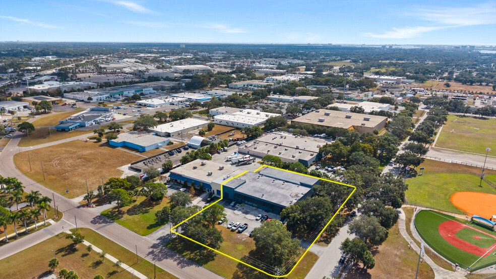 More Photos Of 7490 N 30th Ave, Saint Petersburg Showroom For Sale