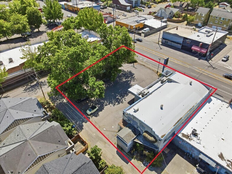 More Photos Of 10310 Aurora Ave N, Seattle Warehouse For Sale