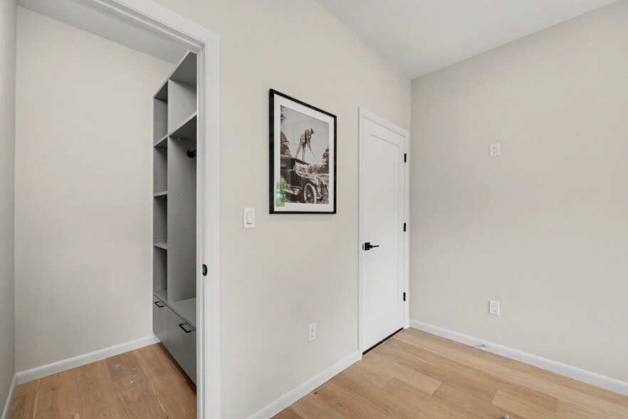 More Photos Of 63 Church St, Greenwich Apartments For Sale