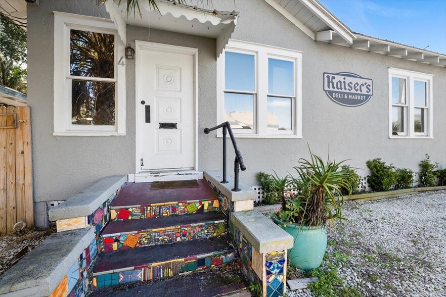 More Photos Of 4 White St, Saint Augustine Storefront For Lease