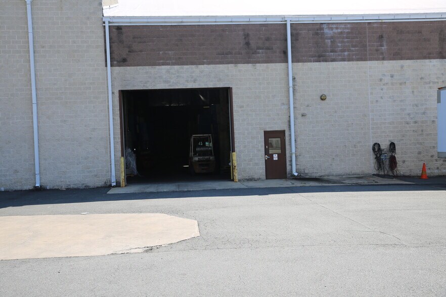 More Photos Of 7201 Wimsatt Rd, Springfield Unknown For Lease