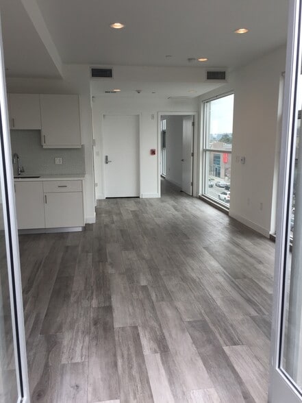 More Photos Of 600 S La Brea Ave, Los Angeles Storefront Retail Residential For Sale