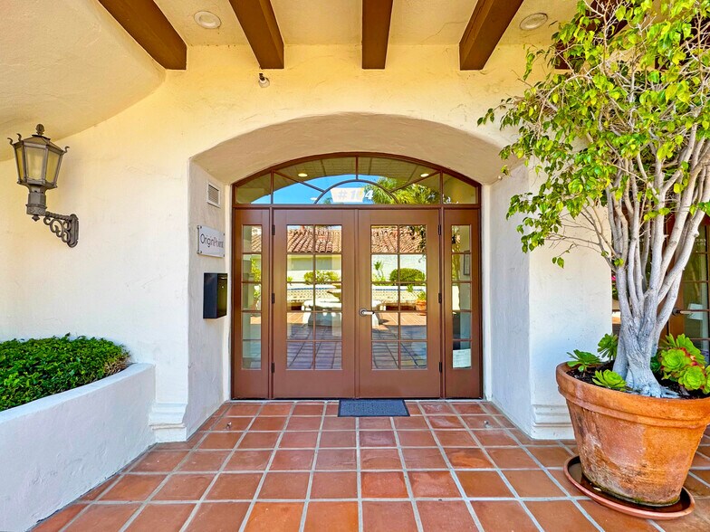 More Photos Of 1525 State St, Santa Barbara Serviced Offices For Sale