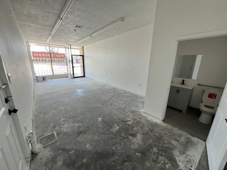 More Photos Of 14133-14145 Lambert Rd, Whittier Freestanding For Lease
