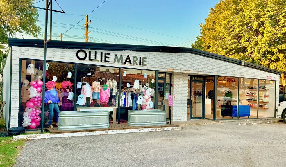 More Photos Of 306 Washington St, Rockwall Storefront Retail Office For Lease