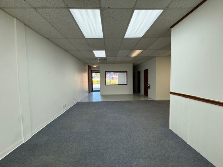 More Photos Of 9957-9959 S Roberts Rd, Palos Hills Medical For Lease