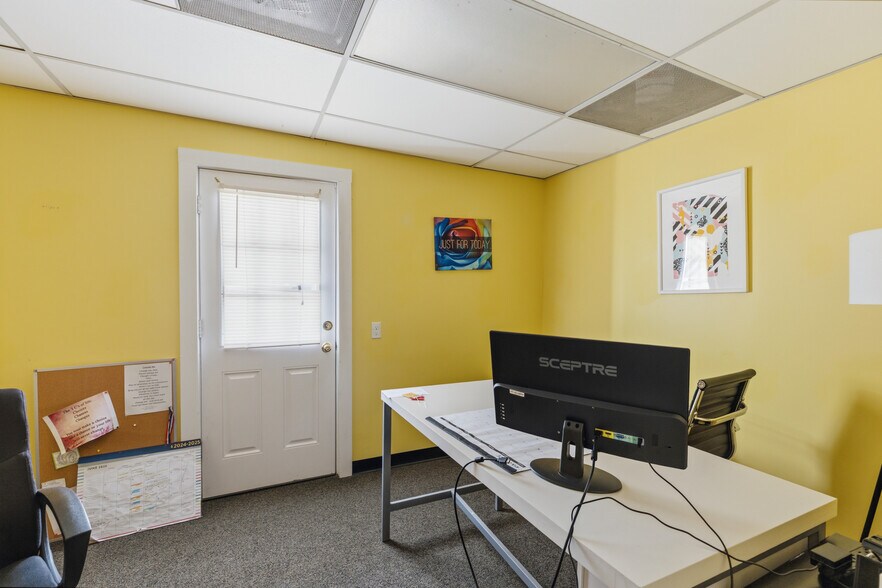 More Photos Of 36 Carpenter Street St, Keene Office For Sale