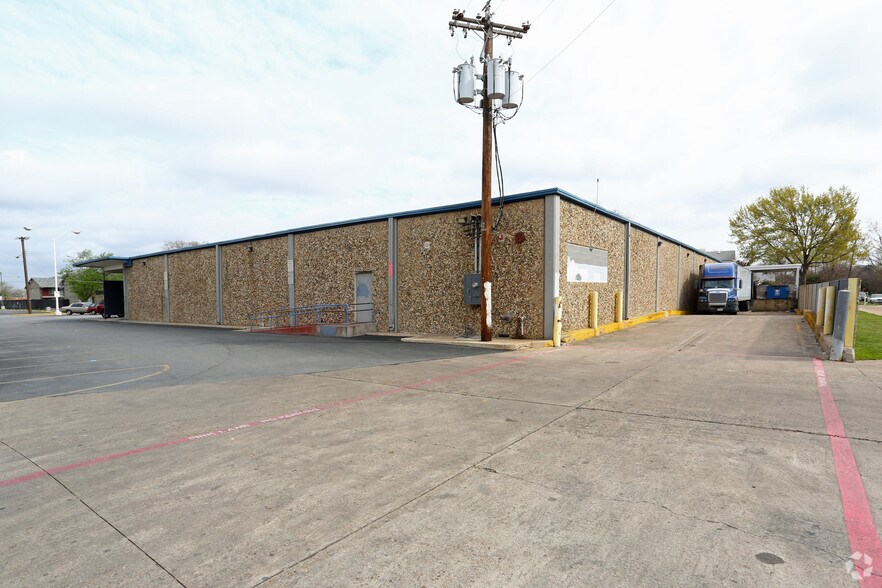 More Photos Of 4500 Live Oak St, Dallas Freestanding For Lease