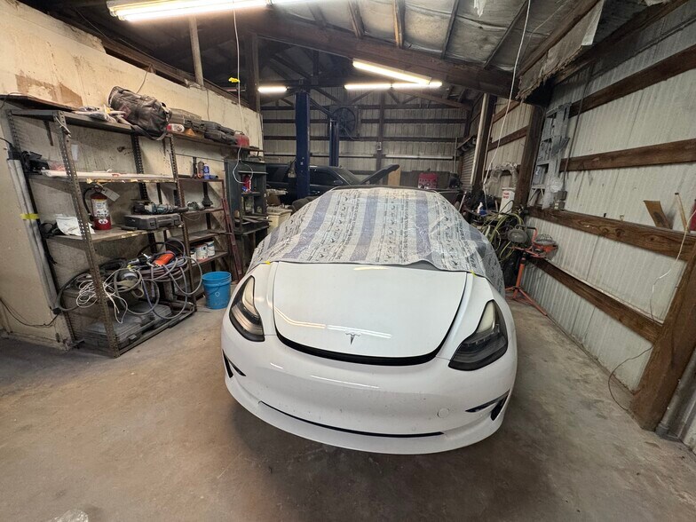 More Photos Of 1060 Nursery Rd, Winter Springs Auto Repair For Sale