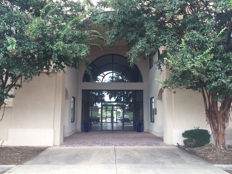 More Photos Of 144 S Thomas St, Tupelo Office For Lease
