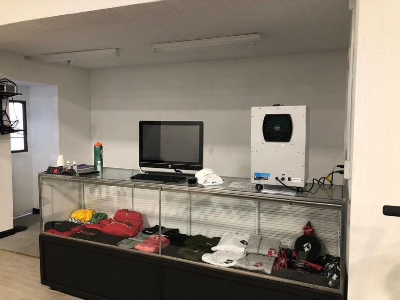 More Photos Of 263-275 Park Ave, East Hartford Warehouse For Lease