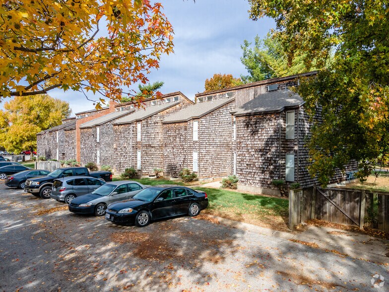 Primary Photo Of 11337 Calico Dr, Kansas City Apartments For Sale
