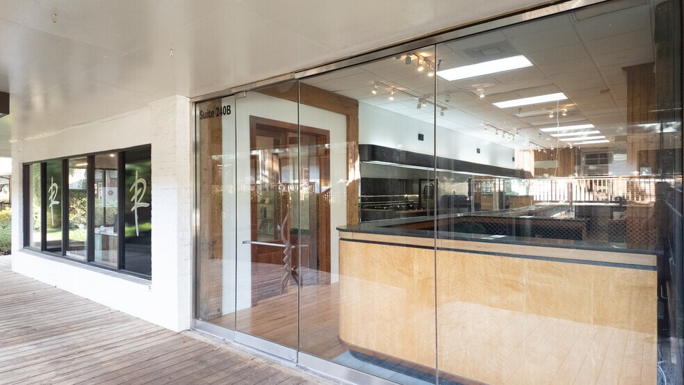 More Photos Of 7520 Perkins Rd, Baton Rouge General Retail For Sale