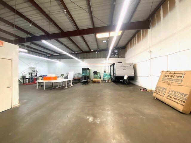 More Photos Of 9700 Almeda Genoa Rd, Houston Flex For Lease