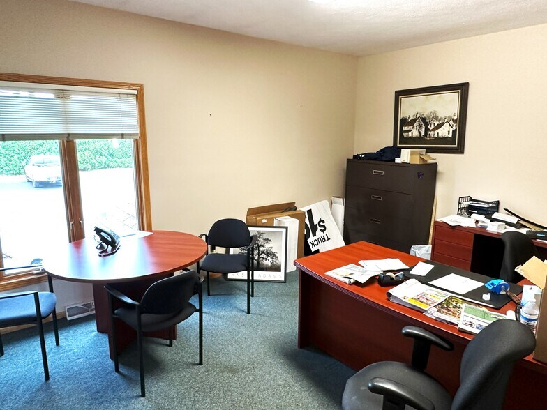 More Photos Of 1947 N Lyford Rd, Rockford Self Storage For Lease