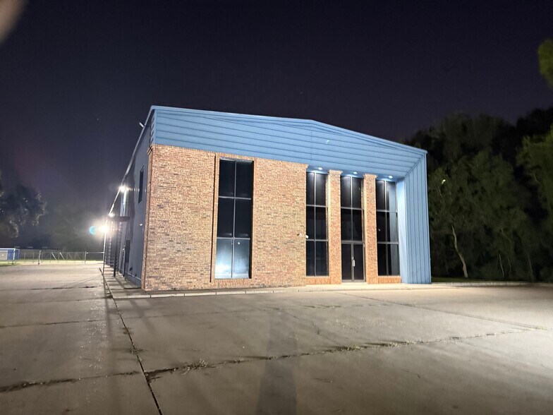 Primary Photo Of 3505 W Admiral Doyle Dr, New Iberia Flex For Lease