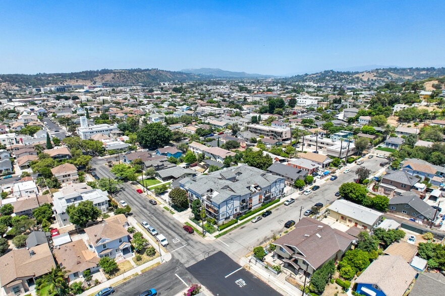 More Photos Of 2505 Hancock St, Los Angeles Apartments For Sale