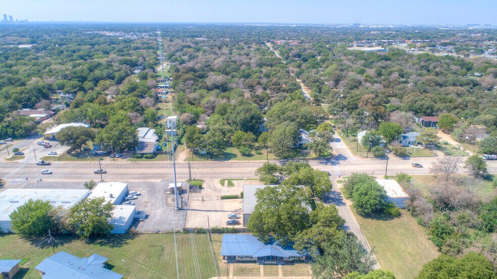More Photos Of 2620 Carson St, Haltom City Light Distribution For Lease