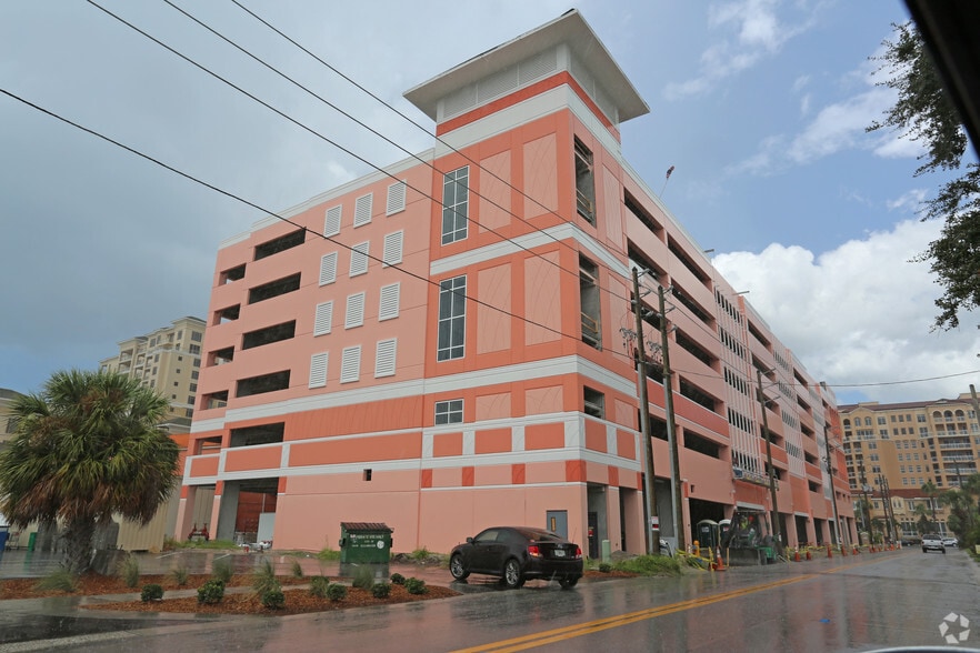 More Photos Of 490 Poinsettia Ave, Clearwater Parking Garage For Lease
