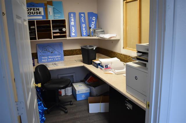 More Photos Of 1508 Mount Rushmore Rd, Rapid City Office For Sale